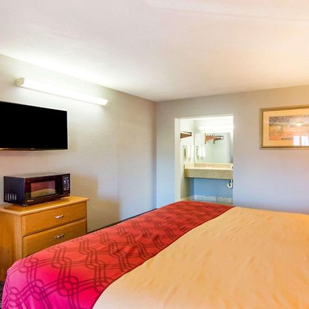 อีโคโน ลอดจ์ เนียร์ วิชิตา ฟอลล์ อีเวนต์ เซ็นเตอร์ Motel วิชิตาฟอลส์ ภายนอก รูปภาพ
