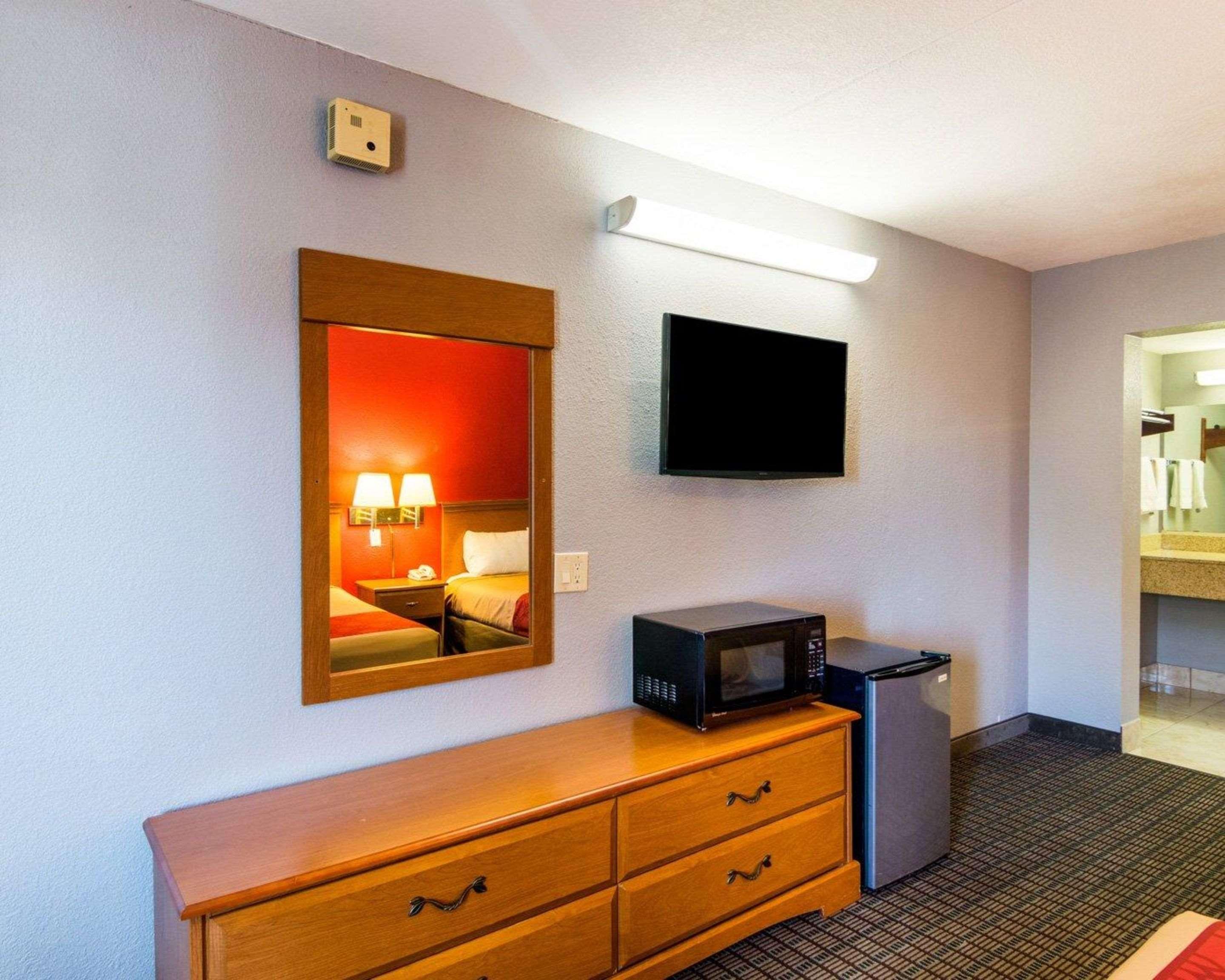 อีโคโน ลอดจ์ เนียร์ วิชิตา ฟอลล์ อีเวนต์ เซ็นเตอร์ Motel วิชิตาฟอลส์ ภายนอก รูปภาพ