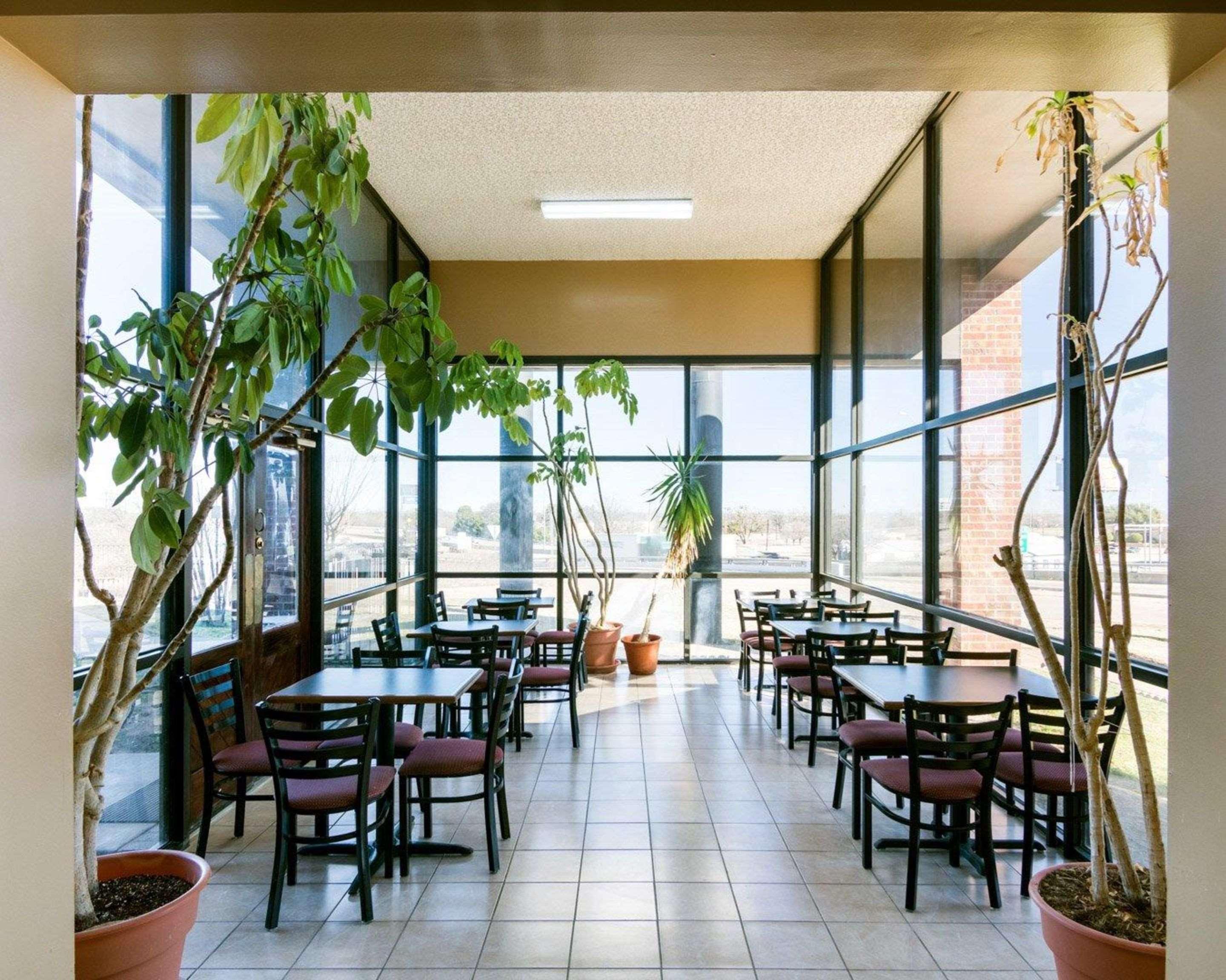 อีโคโน ลอดจ์ เนียร์ วิชิตา ฟอลล์ อีเวนต์ เซ็นเตอร์ Motel วิชิตาฟอลส์ ภายนอก รูปภาพ